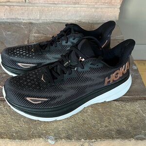 Hoka Women's Clifton 9 Black and Rose Athletic Shoes Size 9